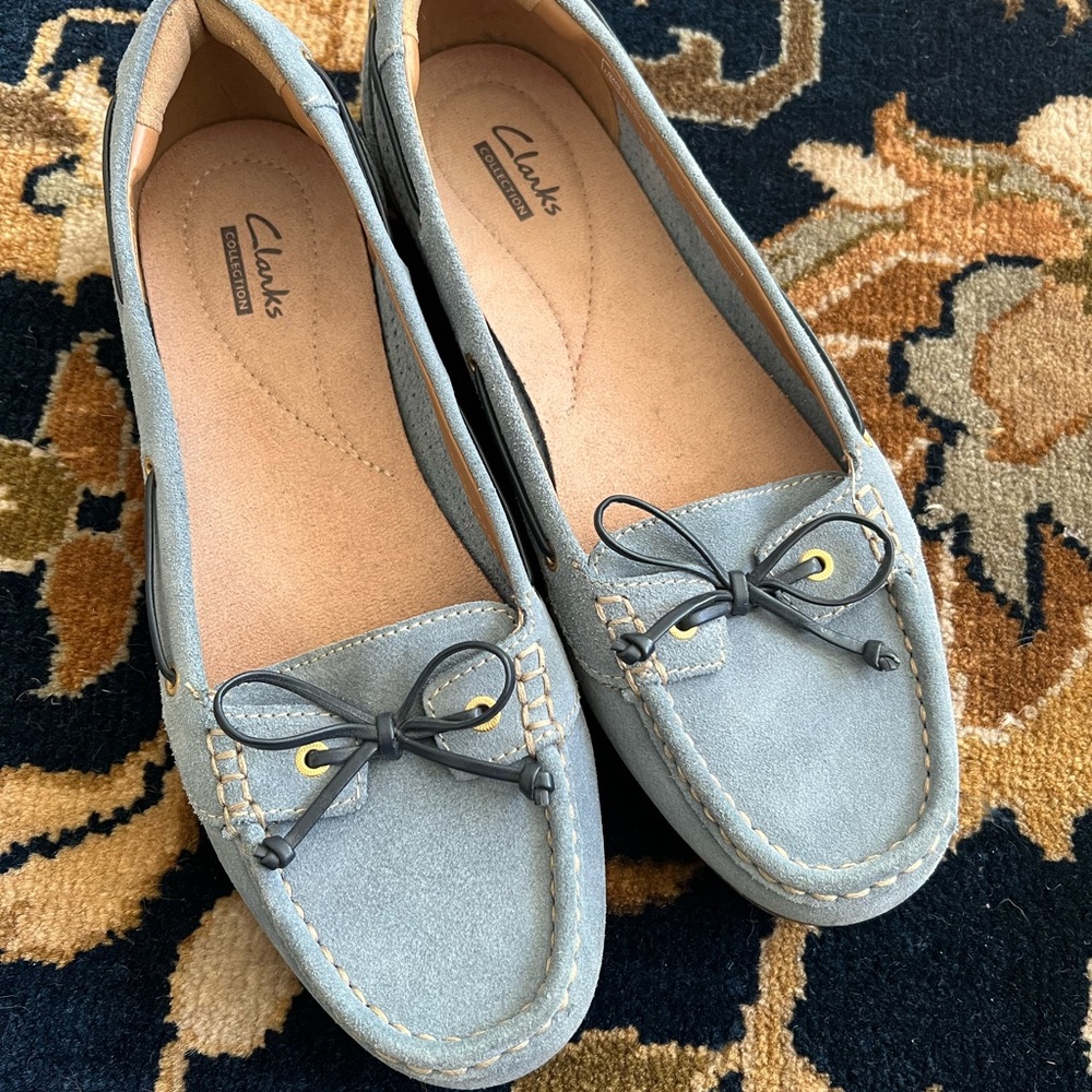EUC Clarks blue Suede loafers moccasins size 8.5 womens